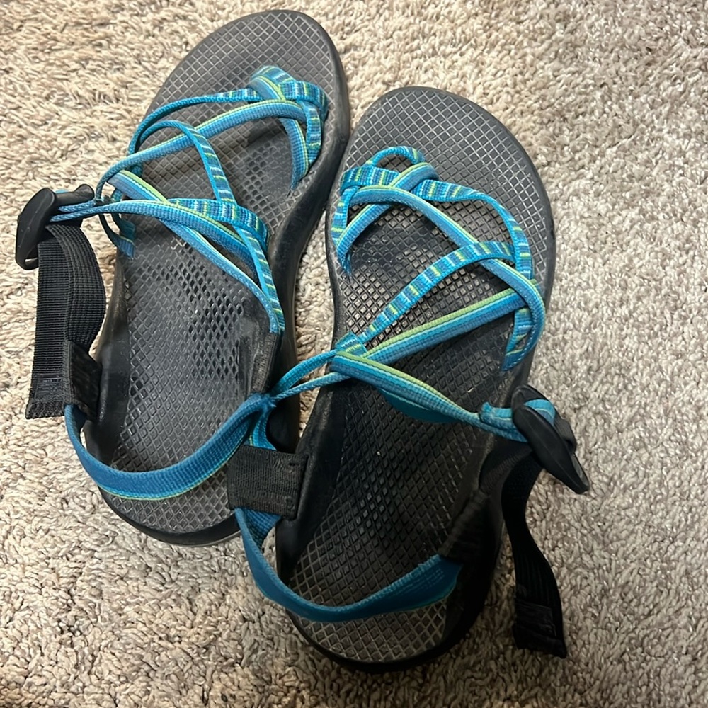 Chacos size US 7/UK 38